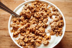 Granola breakfast bowl